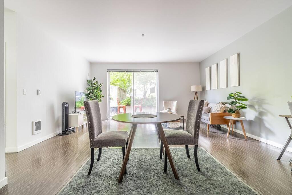 One Bedroom Luxury Apartment Seattle Extérieur photo